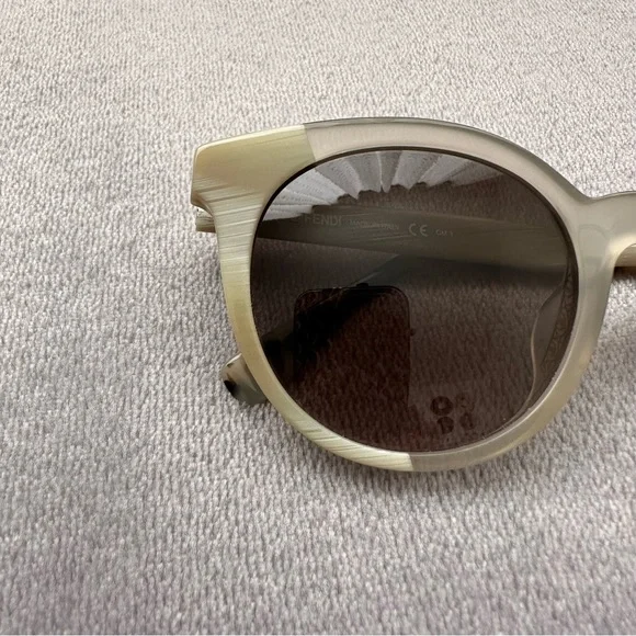 Fendi Cream Tri-Pattern Tortoise Sunglasses Sunglasses FENDI FE40150I 56P 00-0 Tortoise in stock main image 3